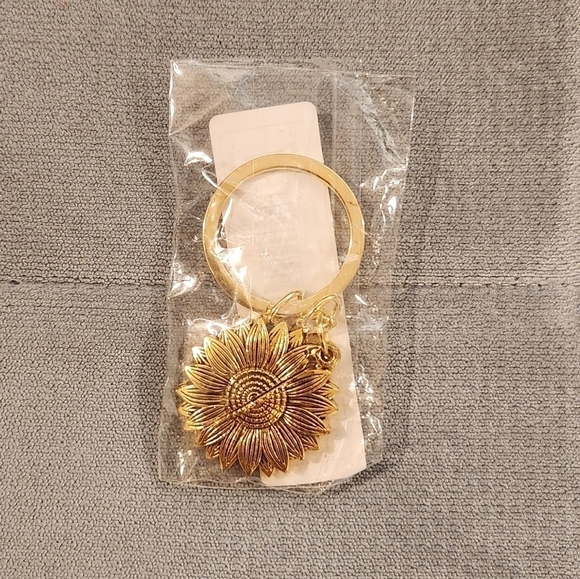 Sunflower Charm Keychain "Keep F*cking Going" - Picture 5 of 6